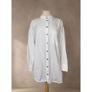 Maeve Sz M Adaptive Magnetic Button-Up Shirt in White accessible